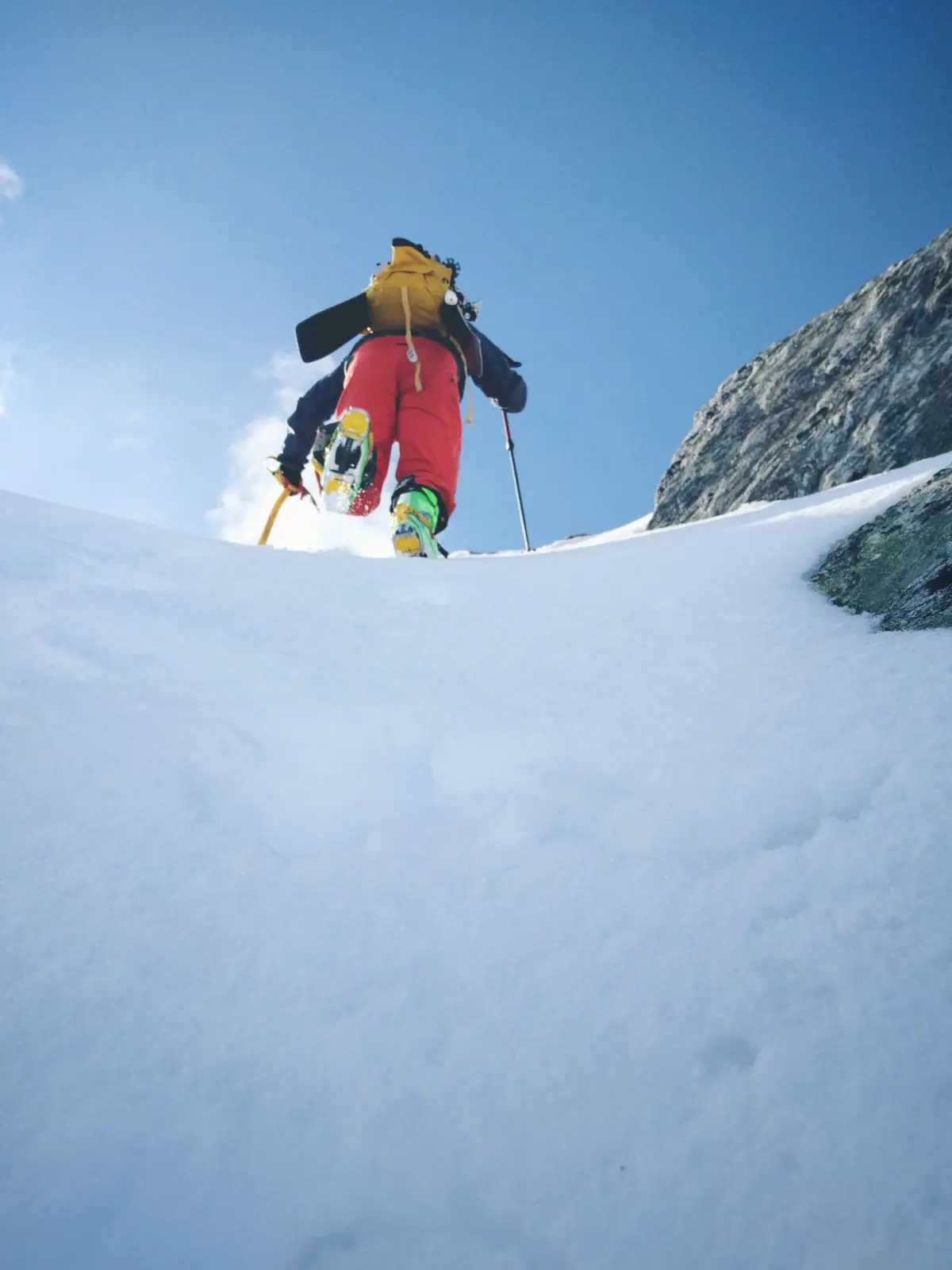 Freeride Linienwahl im steilen Gelände am Arlberg